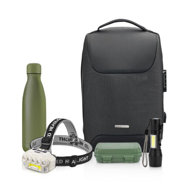 סט הכולל: 
תיק גב אופנתי COMODO עם מנעול אבטחה +
בקבוק נירוסטה תרמי בקופסת גליל 500ML +
פנס ראש טקטי מקצועי FORCELIGHT +
פנס יד מקצועי FORCELIGHT עם קופסת אחסון. 